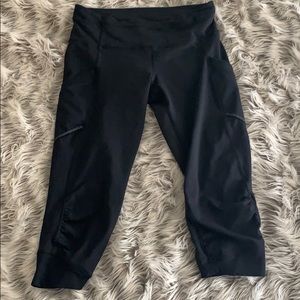 Lululemon crop leggings size 6
